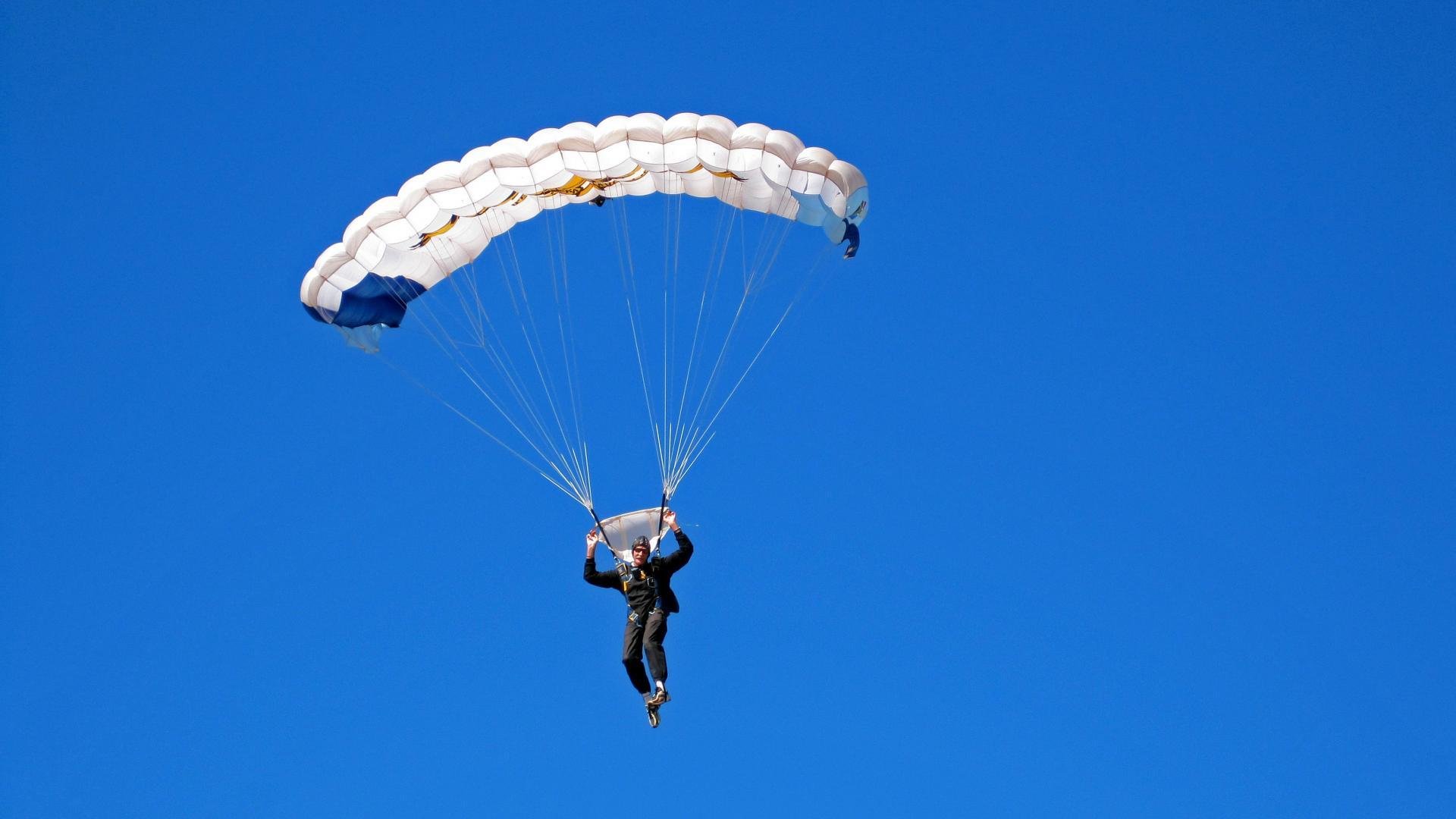 经典绝杀：那些比赛中令人难以忘怀的精彩瞬间，比赛精彩绝伦