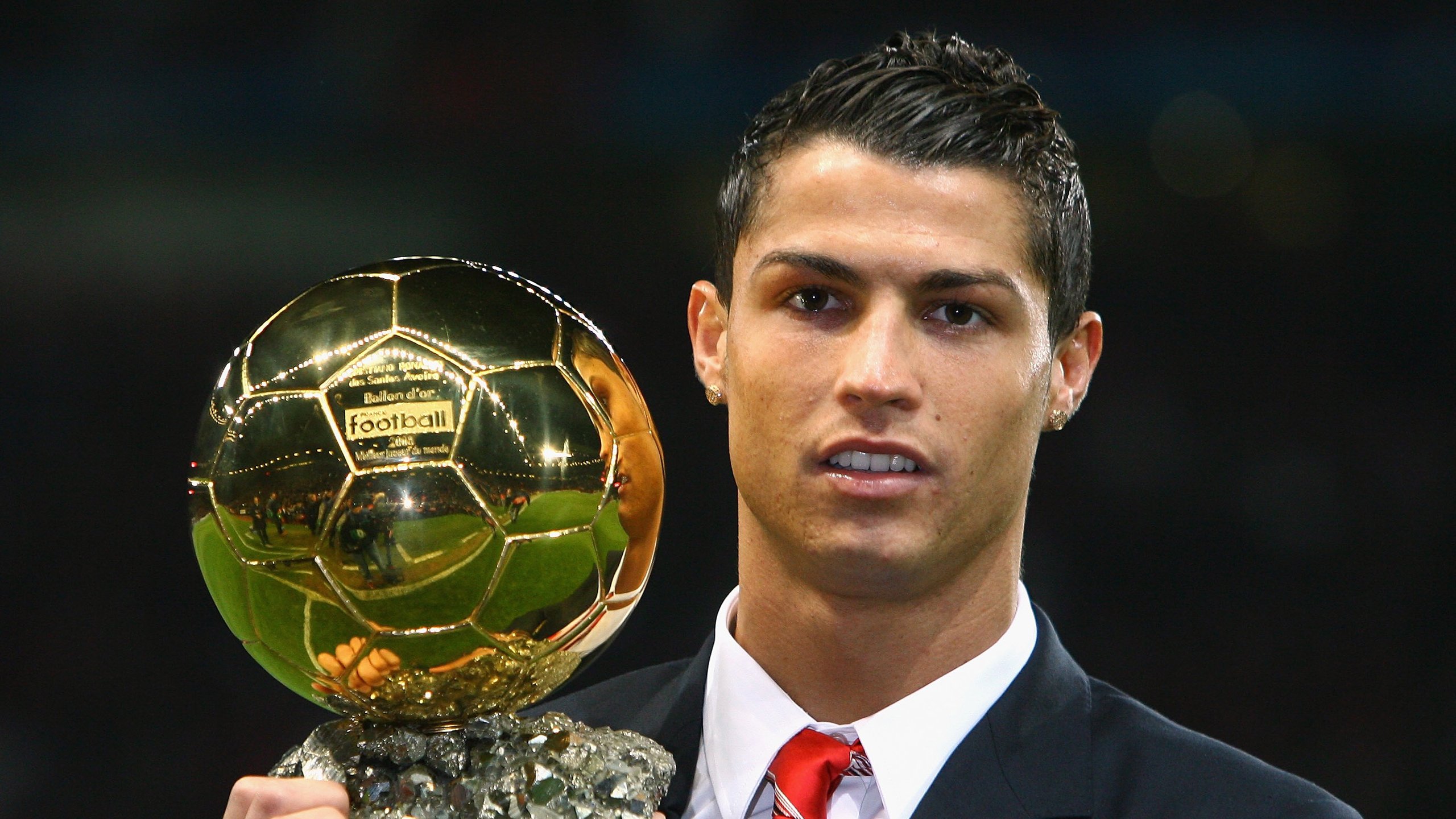 “足球赛事直播门店正式启用，现场氛围浓厚”，足球直播哪家好